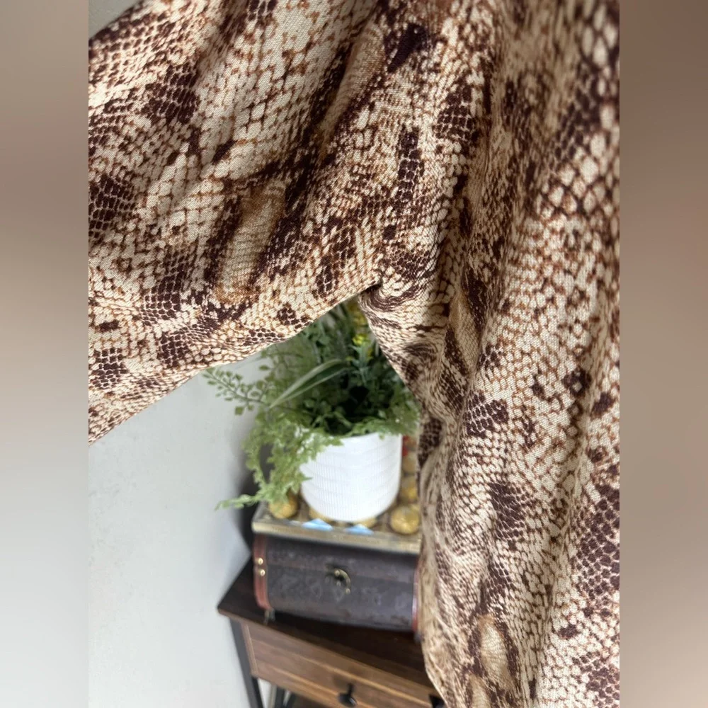 Women's Snake Print Top - Picture 4 of 14